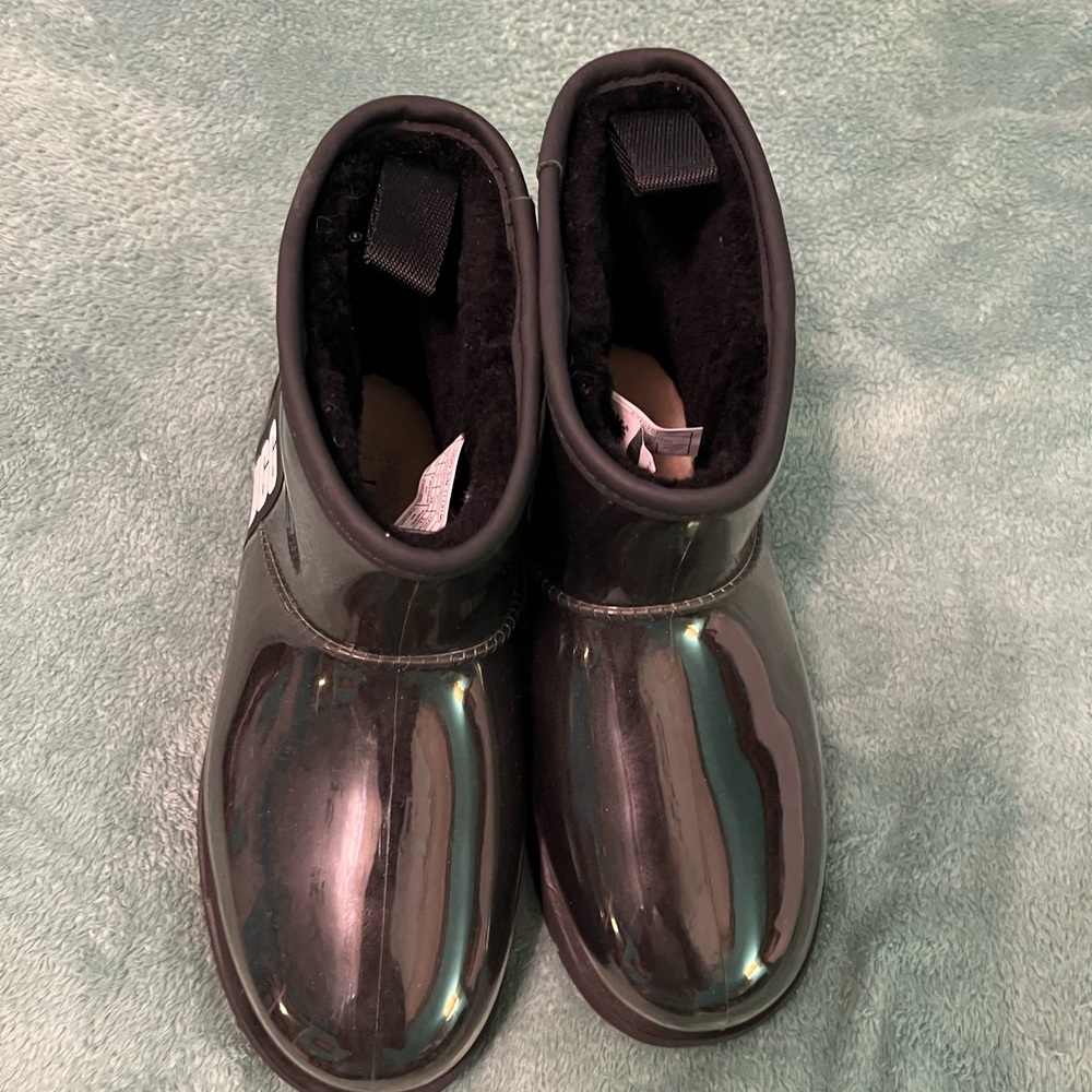 UGG women’s classic clear mini boot black size 7